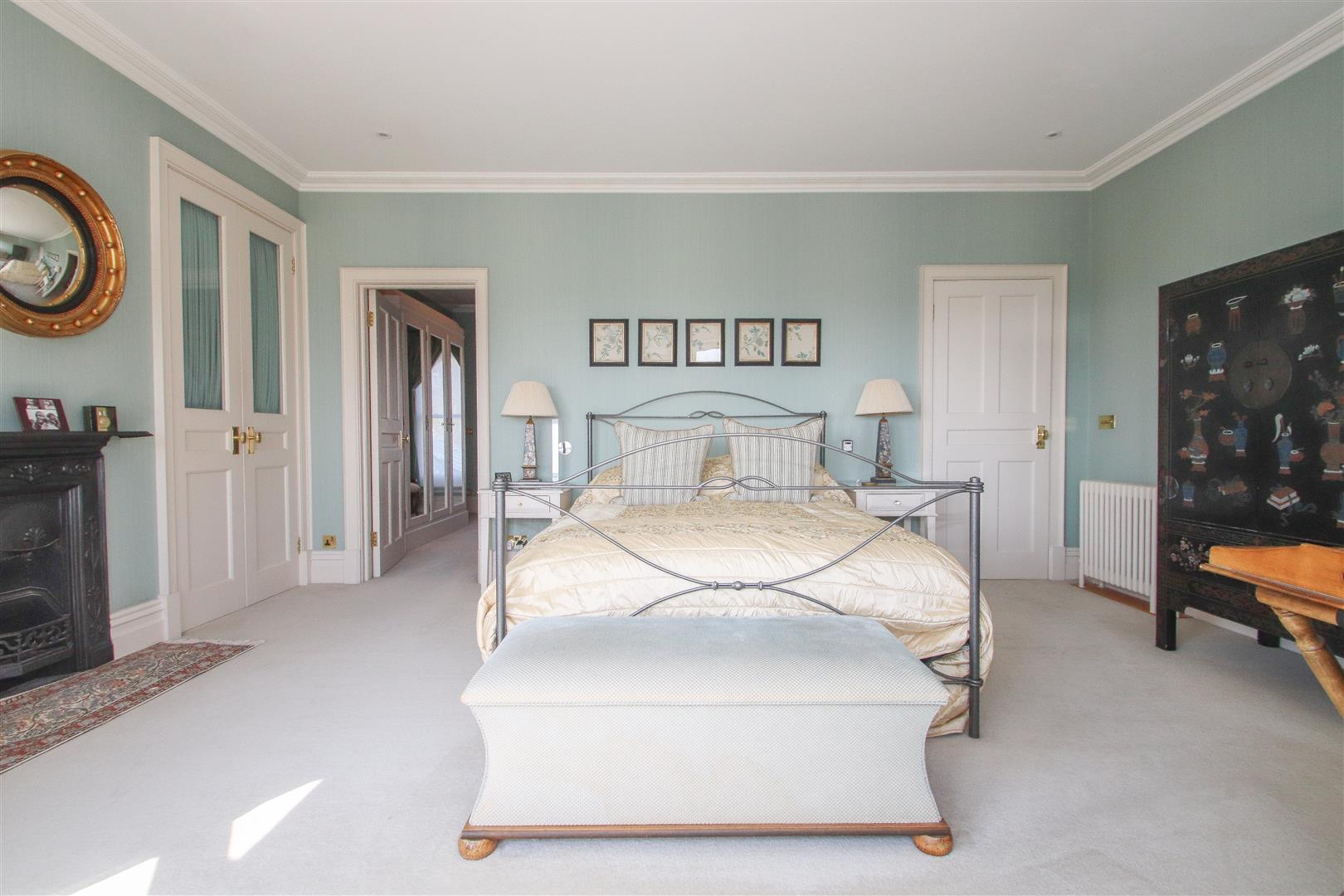 Appointmoor Marine Parade, LeighOnSea